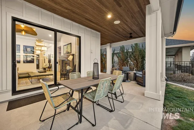 $877,000 | 8165 West Corinthia Street, Eagle, ID 83616