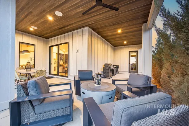 $877,000 | 8165 West Corinthia Street, Eagle, ID 83616