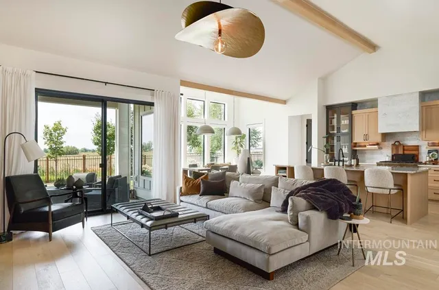 $877,000 | 8165 West Corinthia Street, Eagle, ID 83616