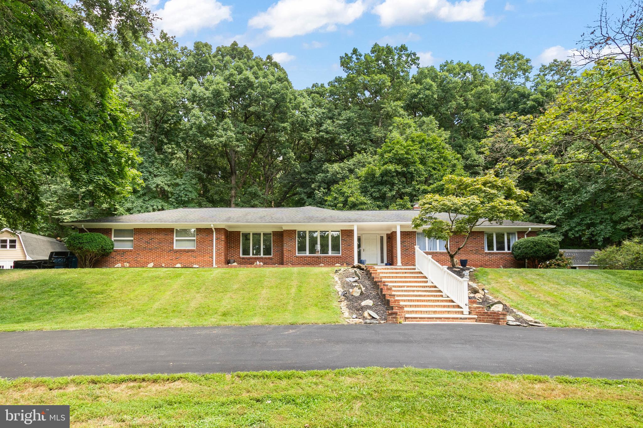 1604 Ironside Road Newark, DE 19702 - Photo 2 of 113 Dramatic Entrance with Curved Driveway and stairs