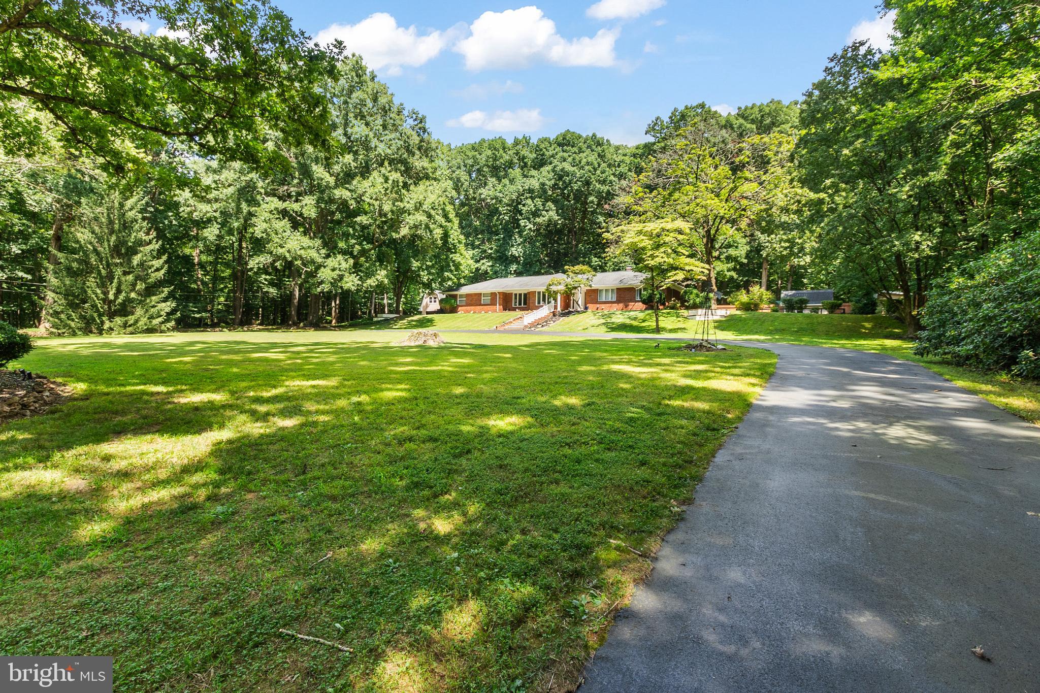 1604 Ironside Road Newark, DE 19702 - Photo 4 of 113 Beautiful landscaped front yard set back from road