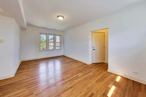 $199,000 | 5115 North Kenmore Avenue, Unit 3S, Chicago, IL 60640
