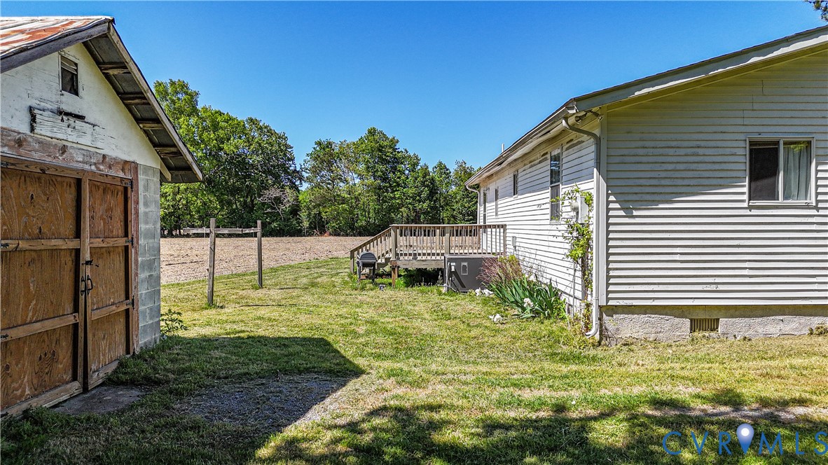 5134 Beechland Road Elberon, VA 23846 - Photo 5 of 21 a backyard of a house with swimming pool and porch