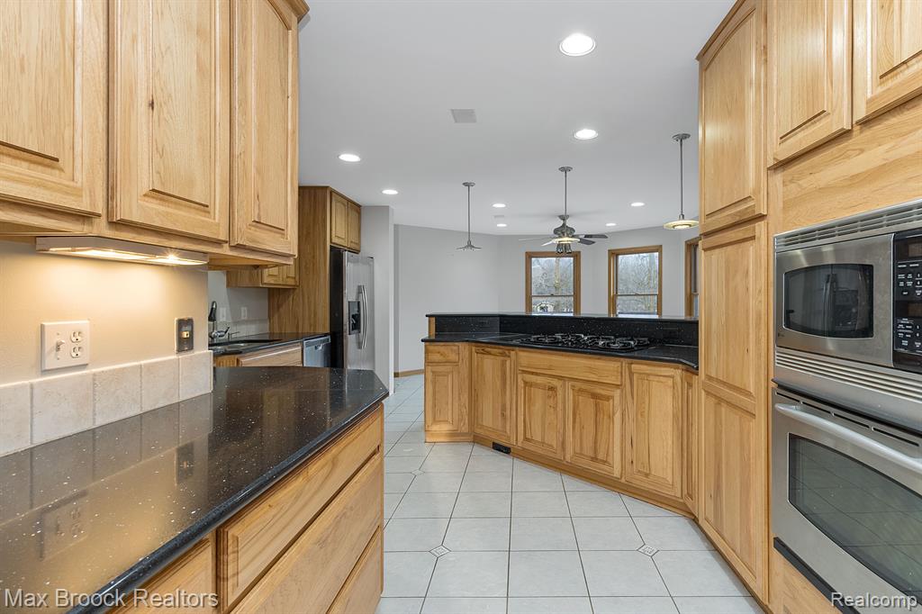 6426 Oak Grove Road Howell, MI 48855 - Photo 12 of 56