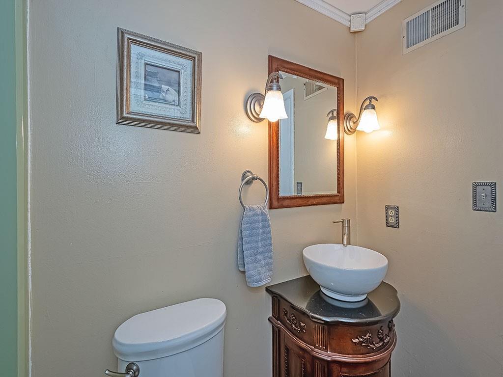1749 Washington Road Apollo, PA 15613 - Photo 30 of 36 a bathroom with a toilet sink and mirror