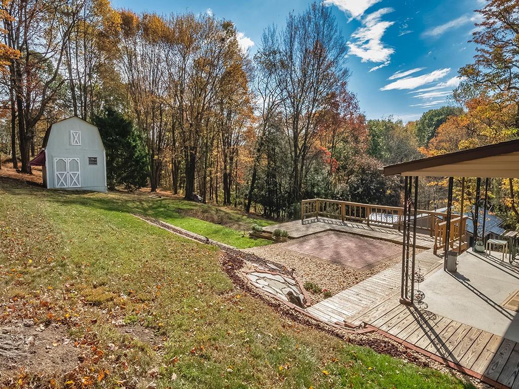 1749 Washington Road Apollo, PA 15613 - Photo 33 of 36 a front view of a house with garden