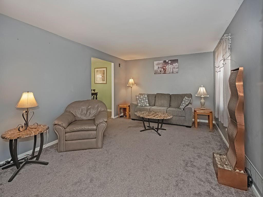 1749 Washington Road Apollo, PA 15613 - Photo 6 of 36 a living room with furniture and a lamp