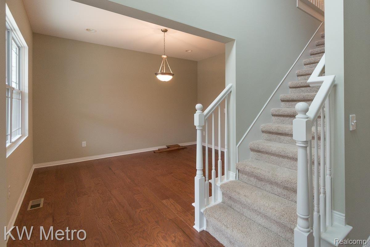 5146 Bradmore Road Warren, MI 48092 - Photo 4 of 18 Dover Foyer & Railing & Flex Room Example