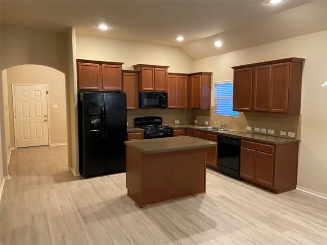 $2,100 | 8922 Rollick Drive, Tomball, TX 77375