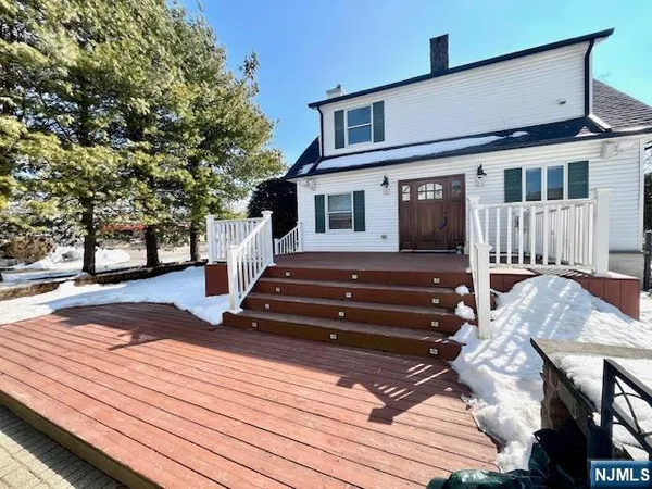 $4,350 | 42 West Oakland Avenue, Oakland, NJ 07436