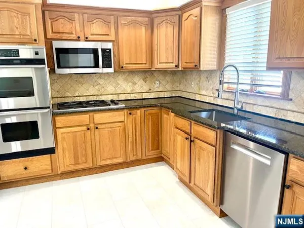 $4,350 | 42 West Oakland Avenue, Oakland, NJ 07436