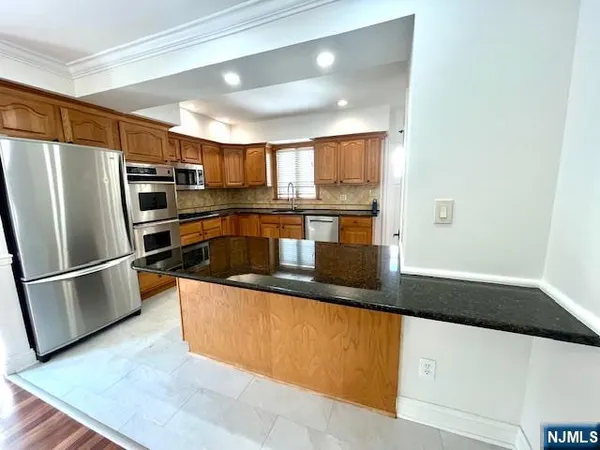 $4,350 | 42 West Oakland Avenue, Oakland, NJ 07436