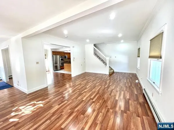 $4,350 | 42 West Oakland Avenue, Oakland, NJ 07436