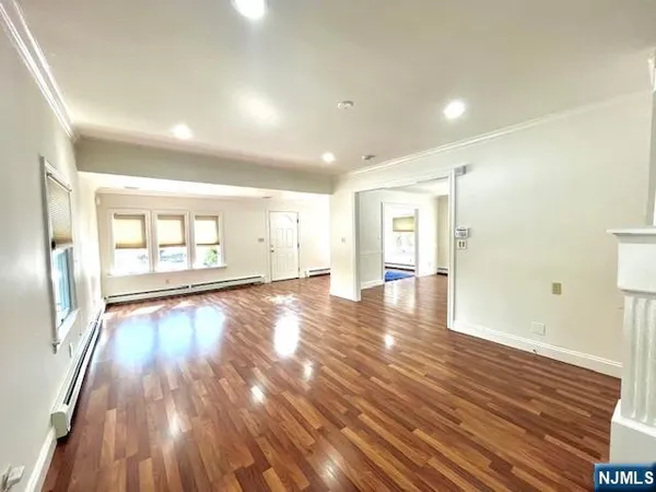 $4,350 | 42 West Oakland Avenue, Oakland, NJ 07436