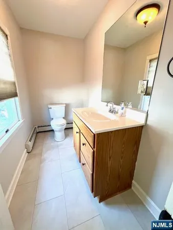 $4,350 | 42 West Oakland Avenue, Oakland, NJ 07436