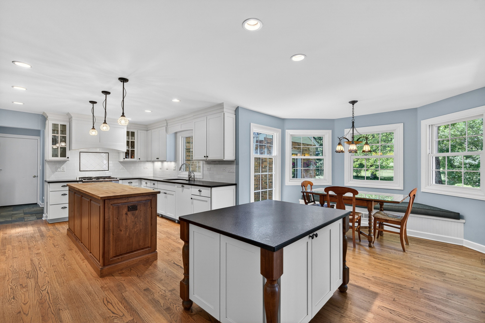 38 Forest Hills Road Lake Bluff, IL 60044 - Photo 3 of 49