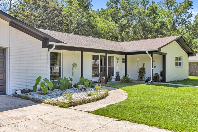 $1,975 | 12379 Cypress Drive, Gulfport, MS 39503