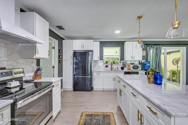 $1,975 | 12379 Cypress Drive, Gulfport, MS 39503