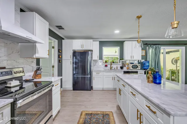 $1,975 | 12379 Cypress Drive, Gulfport, MS 39503