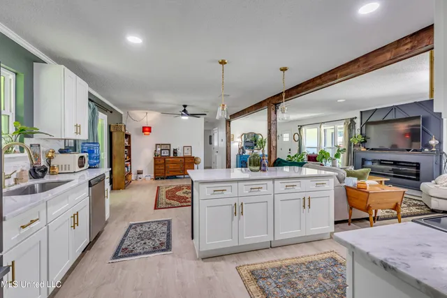 $1,975 | 12379 Cypress Drive, Gulfport, MS 39503