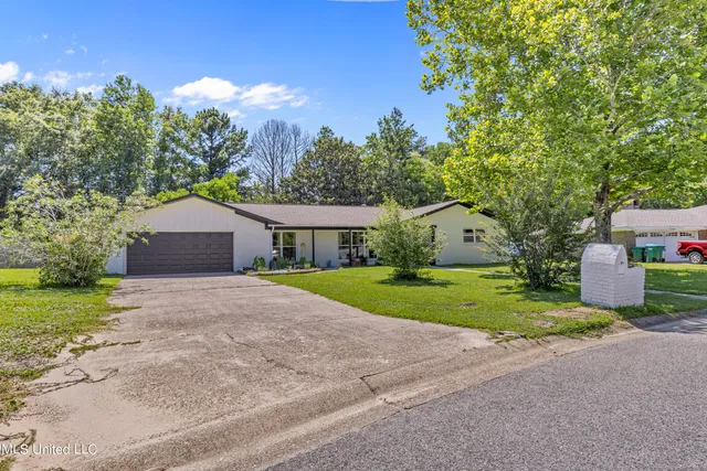 $1,975 | 12379 Cypress Drive, Gulfport, MS 39503