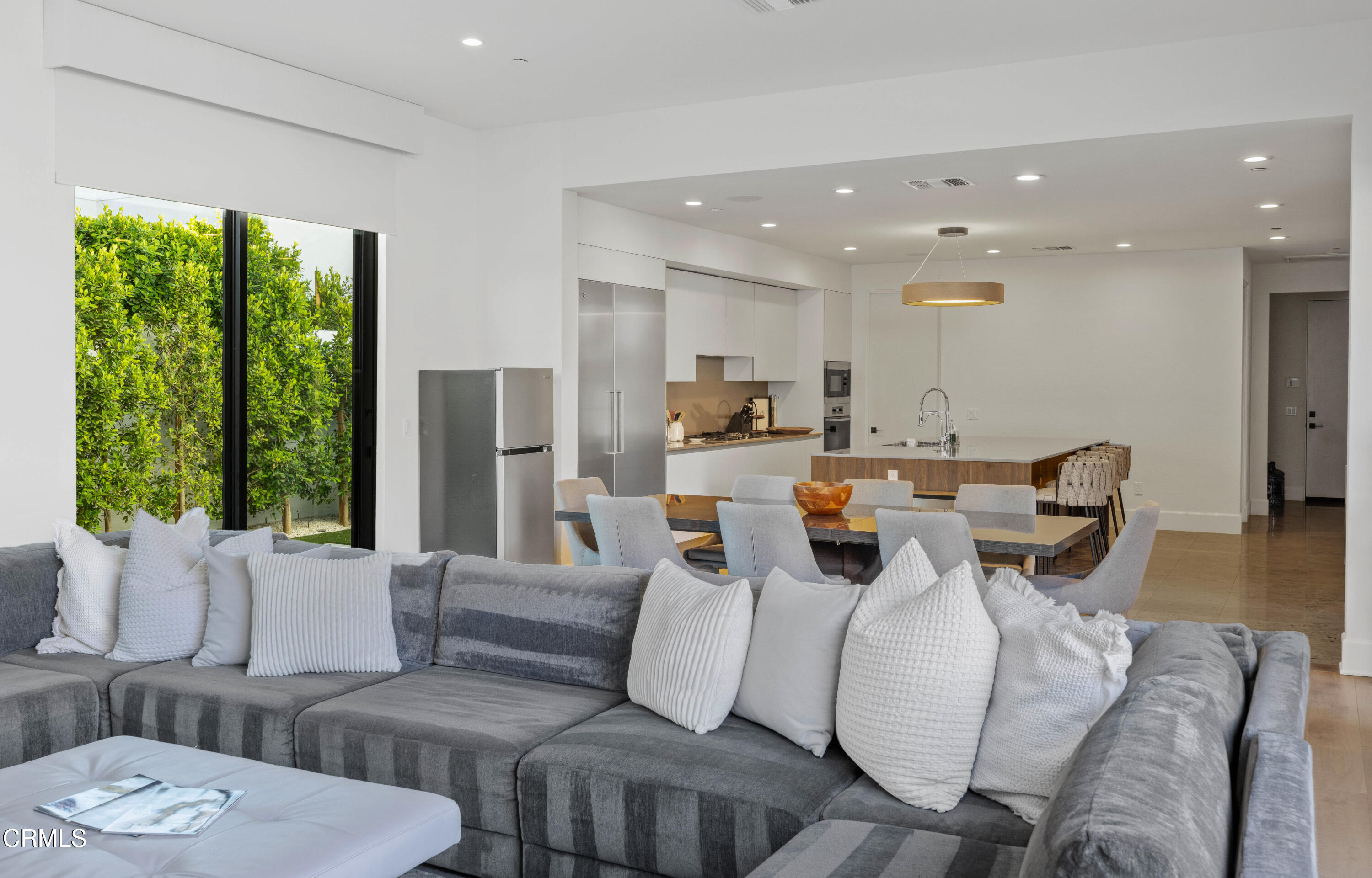 3076 Arroyo Seco Palm Springs, CA 92264 - Photo 21 of 37 a living room with furniture and large windows