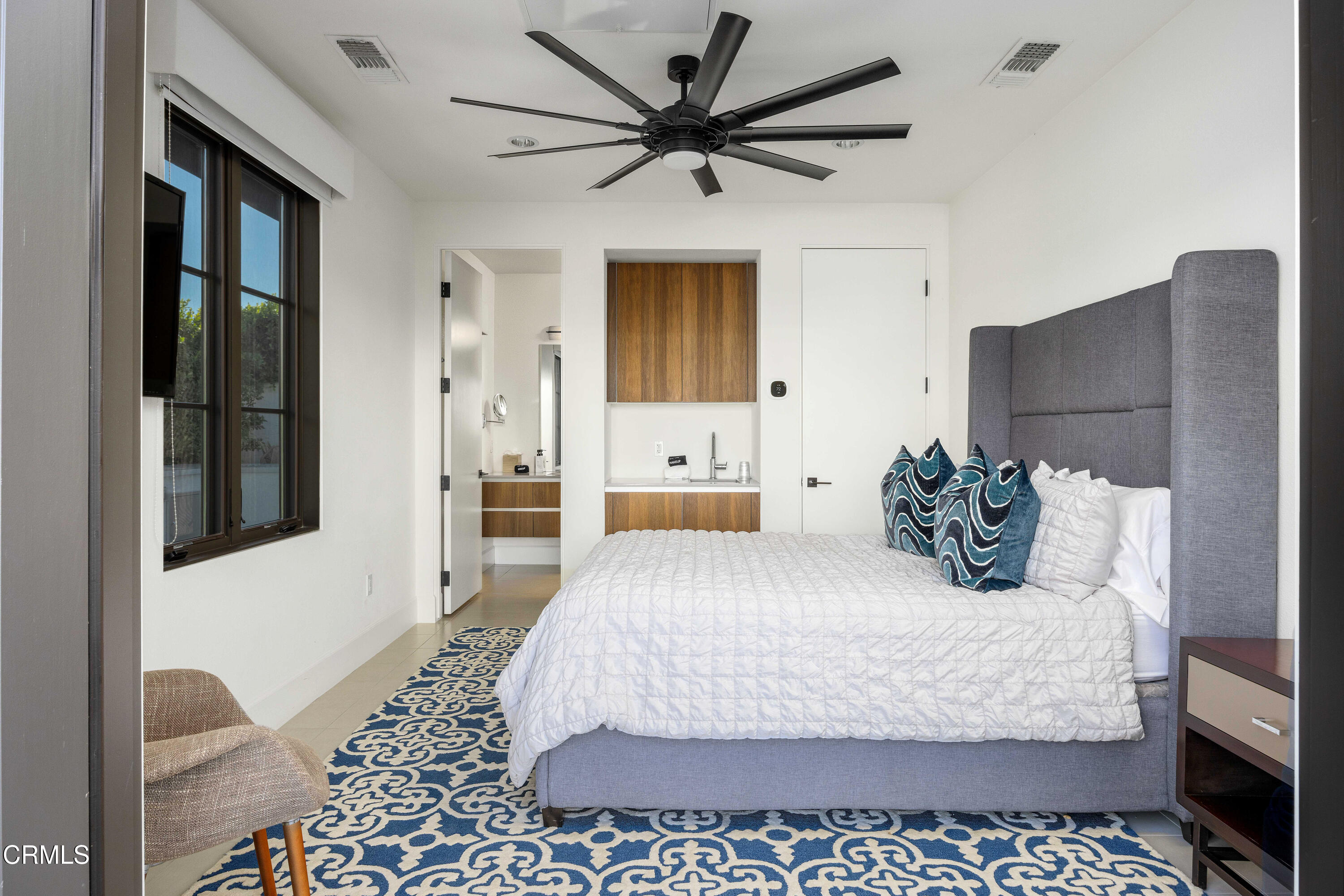 3076 Arroyo Seco Palm Springs, CA 92264 - Photo 30 of 37 a bedroom with a large bed and a chandelier