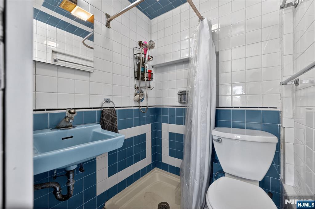 447 Van Dyke Street Ridgewood, NJ 07450 - Photo 17 of 29