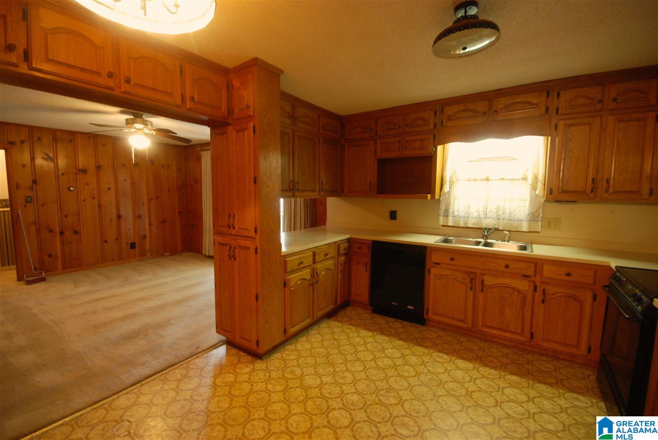 1628 Shannon Road Bessemer, AL 35022 - Photo 4 of 26