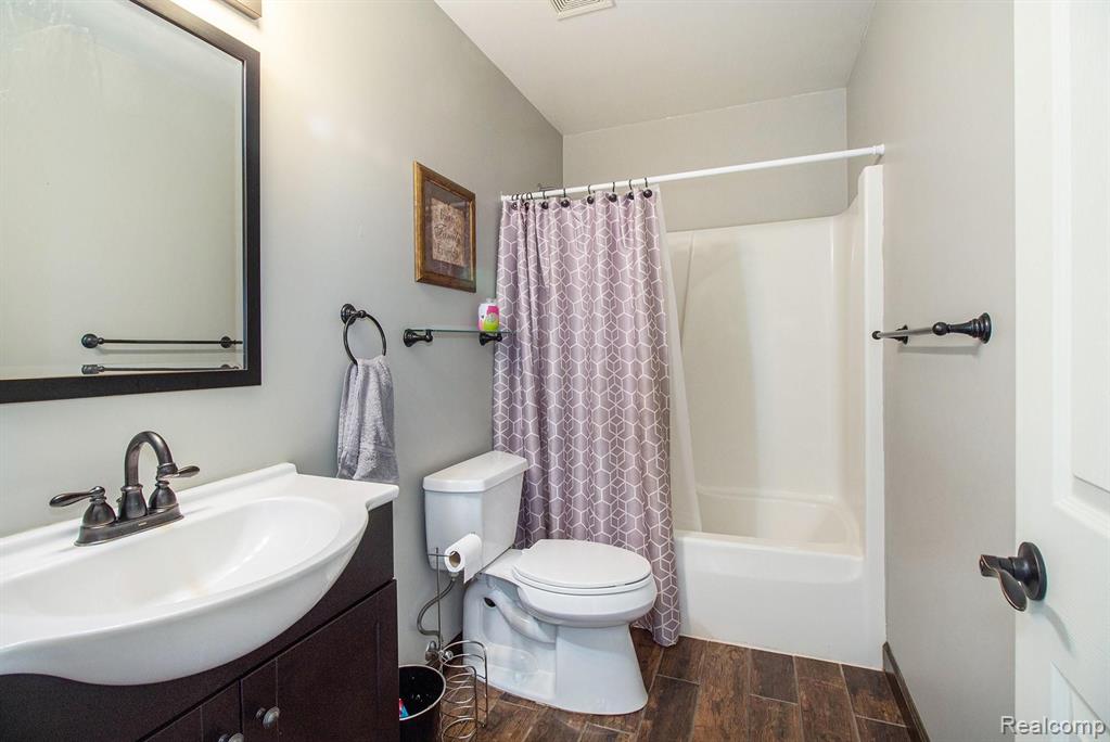 5040 West Coon Lake Road Howell, MI 48843 - Photo 15 of 27