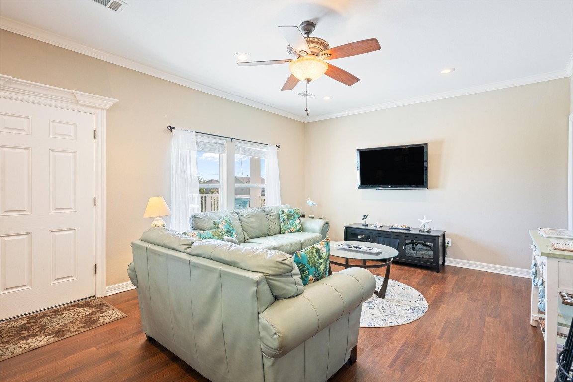 933 W View Crystal Beach, TX 77650 - Photo 11 of 30