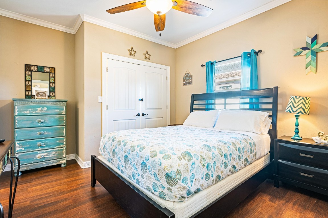 933 W View Crystal Beach, TX 77650 - Photo 18 of 30