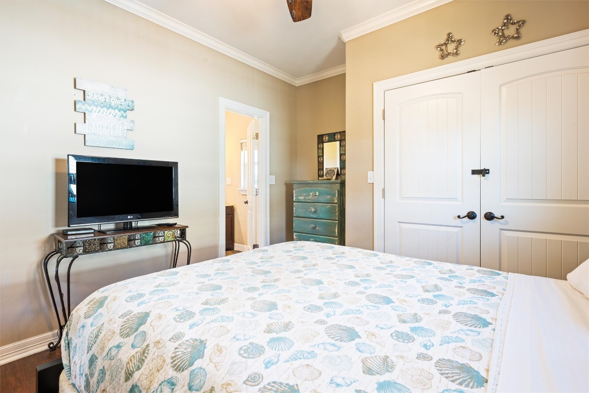 933 W View Crystal Beach, TX 77650 - Photo 19 of 30