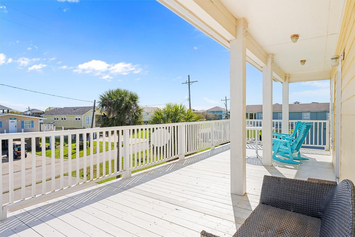 933 W View Crystal Beach, TX 77650 - Photo 7 of 30