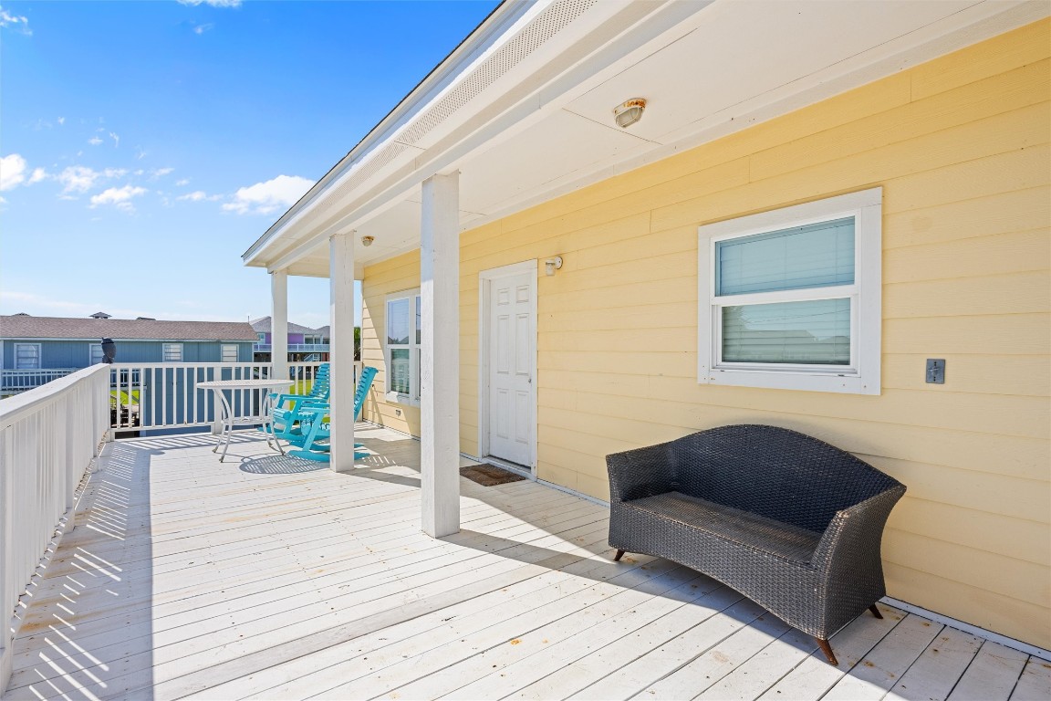 933 W View Crystal Beach, TX 77650 - Photo 9 of 30