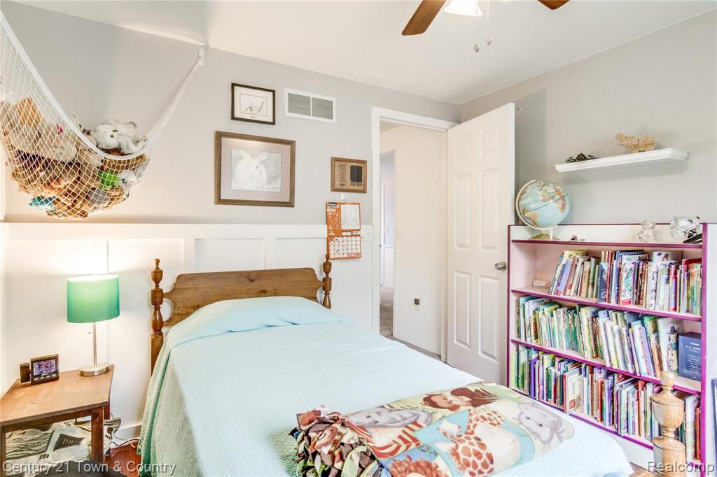 548 Ten Point Drive Rochester Hills, MI 48309 - Photo 33 of 46