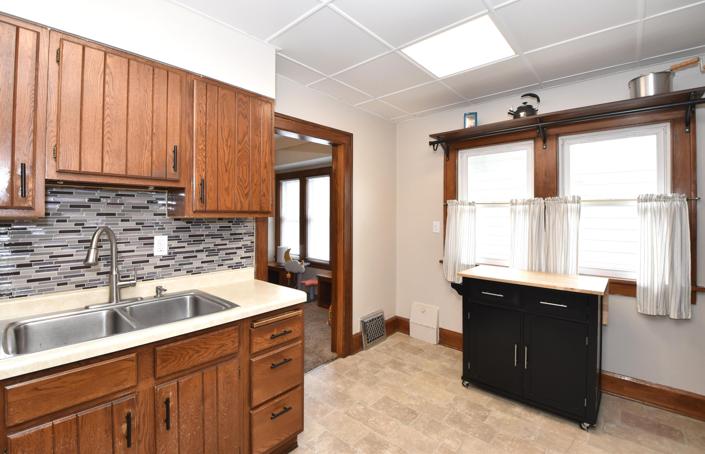 1224 West Lawn Avenue Racine, WI 53405 - Photo 18 of 46 Kitchen
