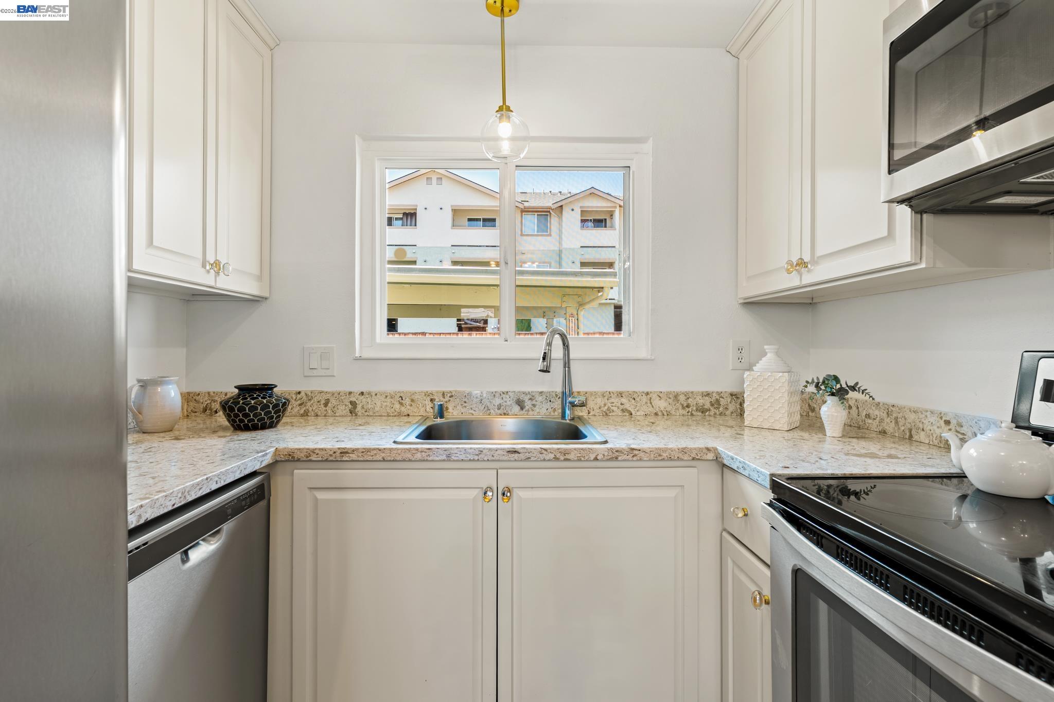21065 Baker Road Castro Valley, CA 94546 - Photo 8 of 29