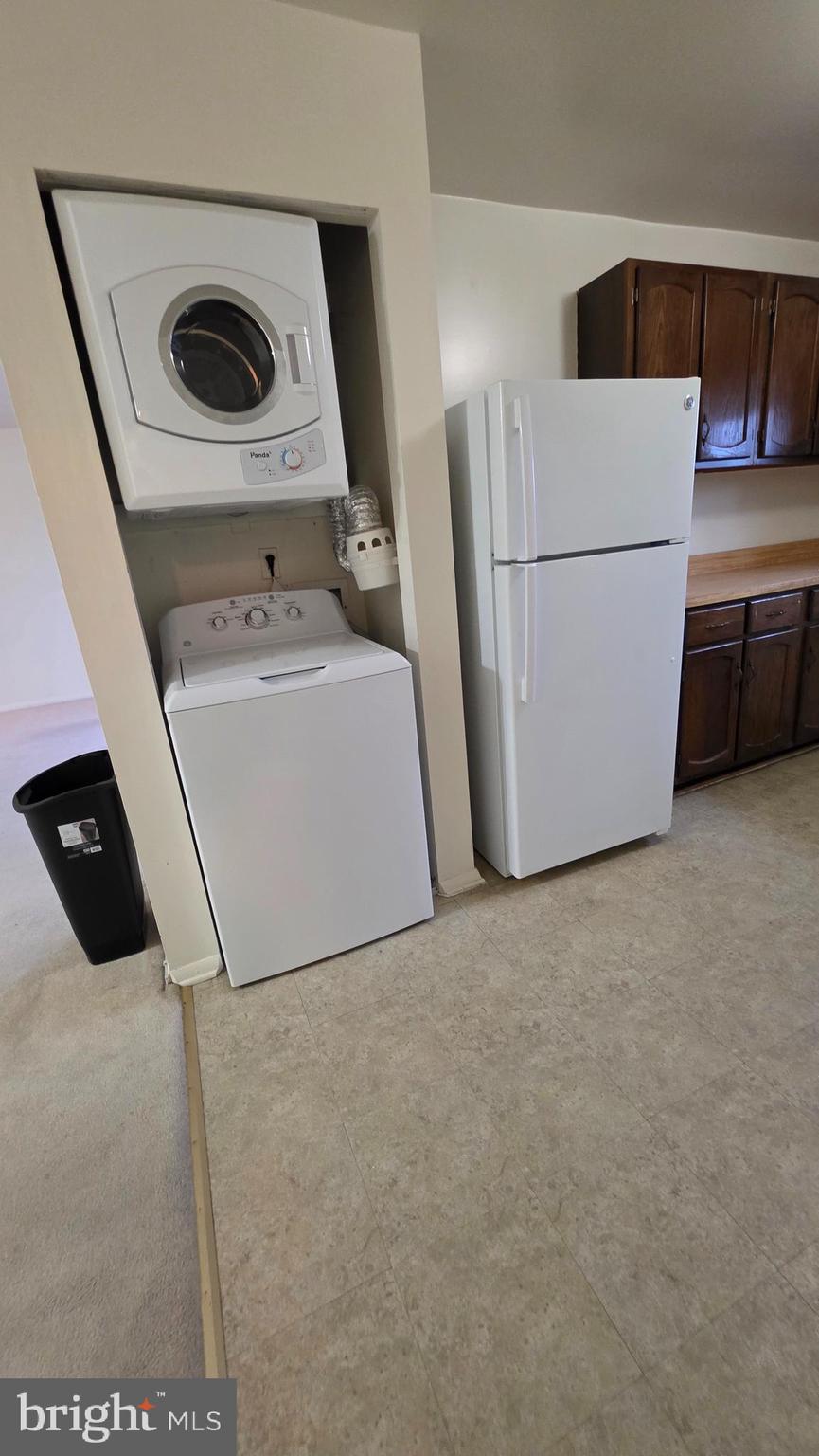 3928 Rolling Rd., Unit C10 Pikesville, MD 21208 - Photo 5 of 26 a utility room with dryer and washer