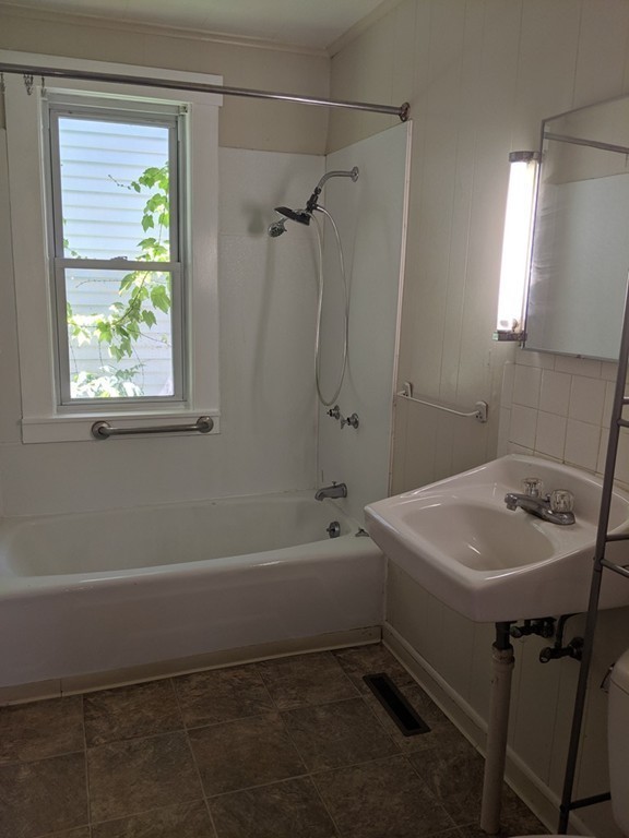 199-201 University Avenue Lowell, MA 01854 - Photo 6 of 9