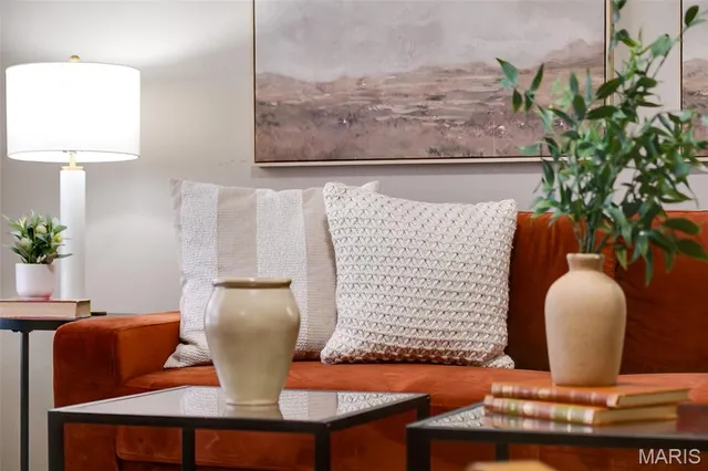 $210,000 | 11652 Las Ladera Drive, Florissant, MO 63033