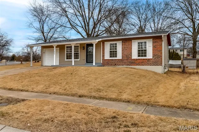 $210,000 | 11652 Las Ladera Drive, Florissant, MO 63033