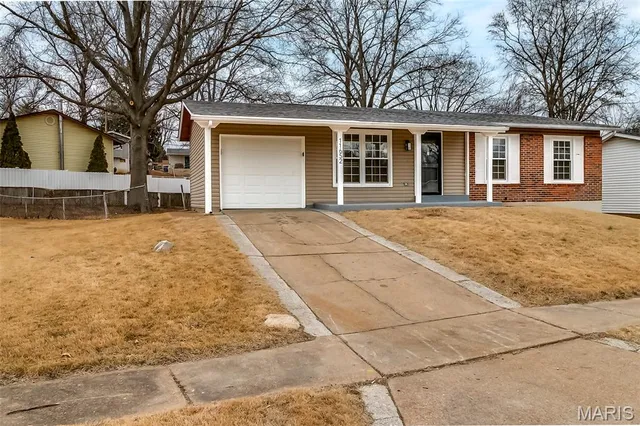 $210,000 | 11652 Las Ladera Drive, Florissant, MO 63033