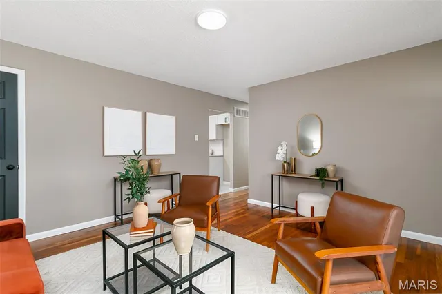 $210,000 | 11652 Las Ladera Drive, Florissant, MO 63033