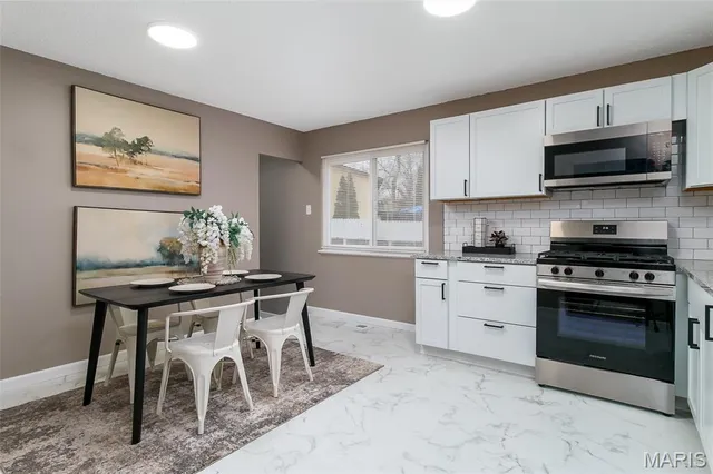 $210,000 | 11652 Las Ladera Drive, Florissant, MO 63033