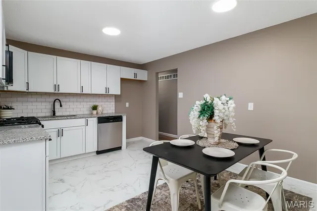 $210,000 | 11652 Las Ladera Drive, Florissant, MO 63033