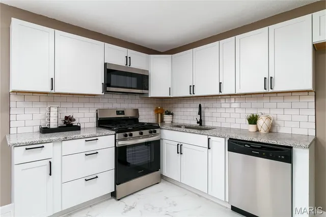 $210,000 | 11652 Las Ladera Drive, Florissant, MO 63033