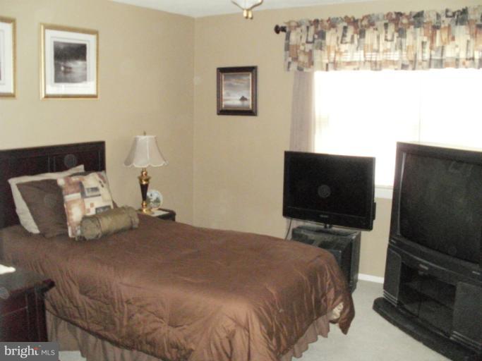 13113 Newgate Road Woodbridge, VA 22193 - Photo 1 of 15 Fourth Lower Level Bedroom
