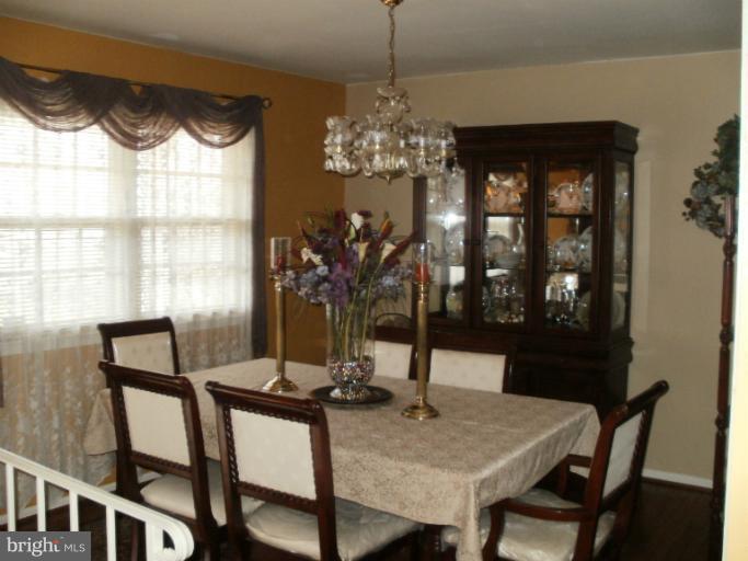 13113 Newgate Road Woodbridge, VA 22193 - Photo 12 of 15 Dining Room
