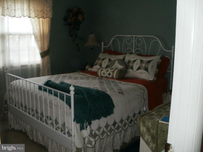 13113 Newgate Road Woodbridge, VA 22193 - Photo 13 of 15 Third Bedroom